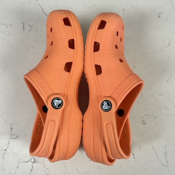 Crocs Classic Clog Size Junior 3, Peach - Orange - Coral - Picture 11 of 16